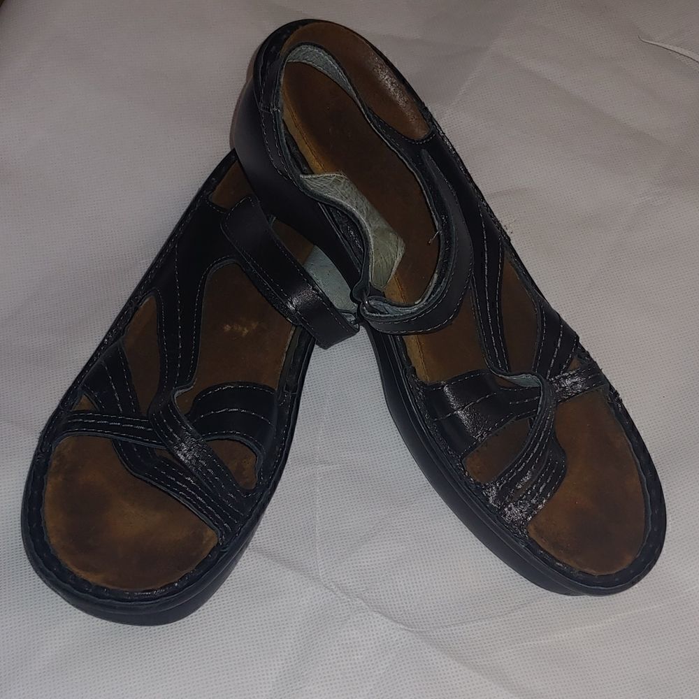 Naot Paris Sandal Size 41. Gently worn. Black.